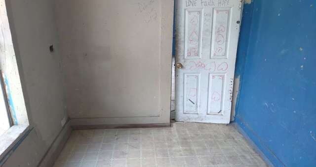2-bedroom rental at 806 S San Dario Ave in San Antonio, TX — photo 5