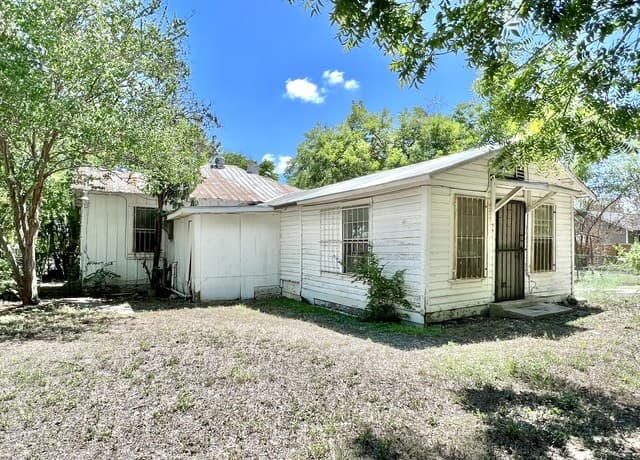3-bedroom rental at 414 Moten Alley in San Antonio, TX — photo 2