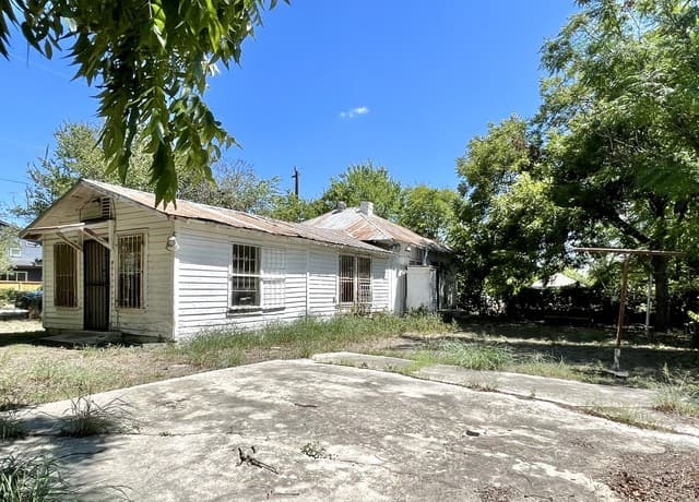 3-bedroom rental at 414 Moten Alley in San Antonio, TX — photo 3