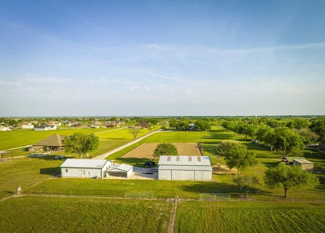 3-bedroom rental at 1940 Lower Seguin Rd in Marion, TX — photo 2