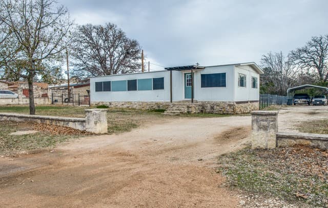 2-bedroom rental at 741 Julia Dr in Comfort, TX — photo 2