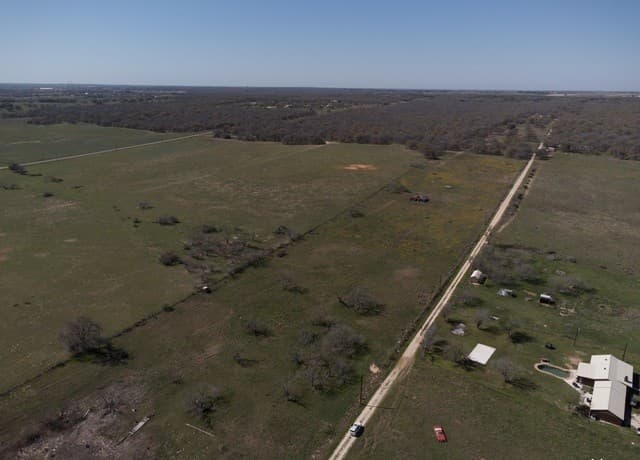 rental at 8765 US Highway 87 W in La Vernia, TX — photo 4