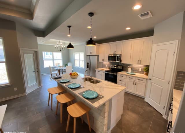3-bedroom rental at 120 S Calvin Barrett in Blanco, TX — photo 3