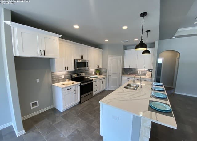 3-bedroom rental at 120 S Calvin Barrett in Blanco, TX — photo 4