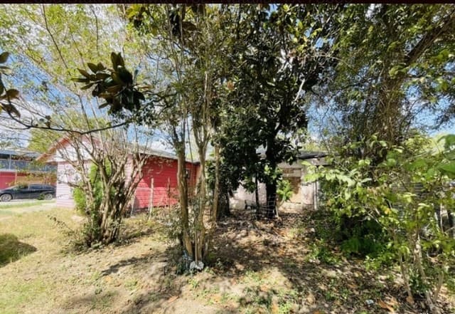 1-bedroom rental at 614 4th St in Natalia, TX — photo 3