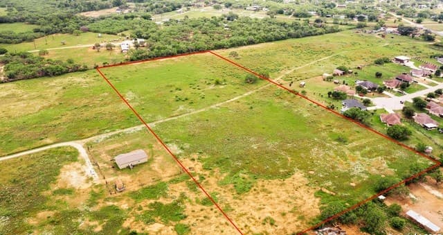 rental at 00 Borregas Rd in Elmendorf, TX — photo 1