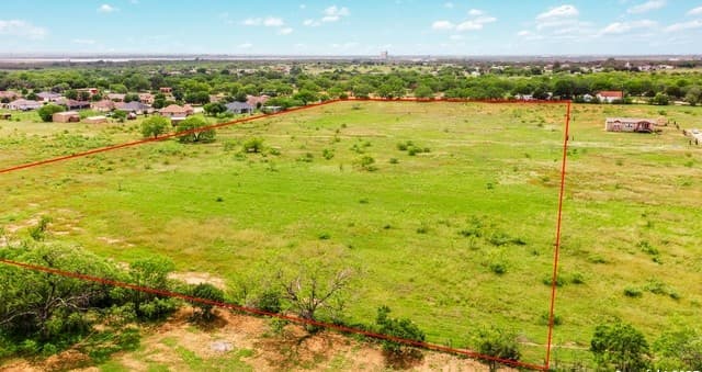 rental at 00 Borregas Rd in Elmendorf, TX — photo 2