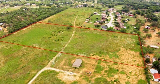 rental at 00 Borregas Rd in Elmendorf, TX — photo 3