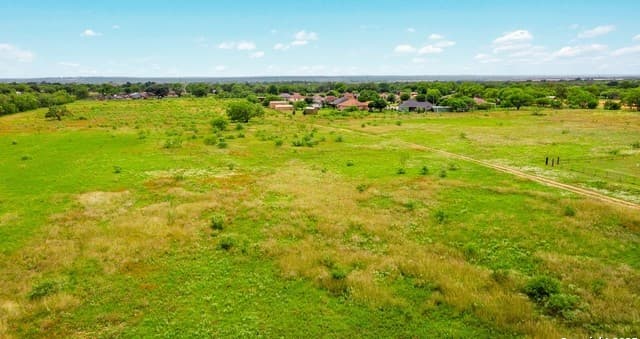 rental at 00 Borregas Rd in Elmendorf, TX — photo 5