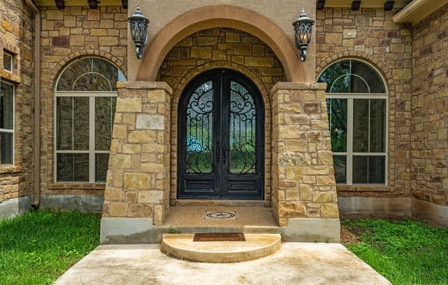 Home for sale at 10651 Kosub Ln in San Antonio, TX — photo 4