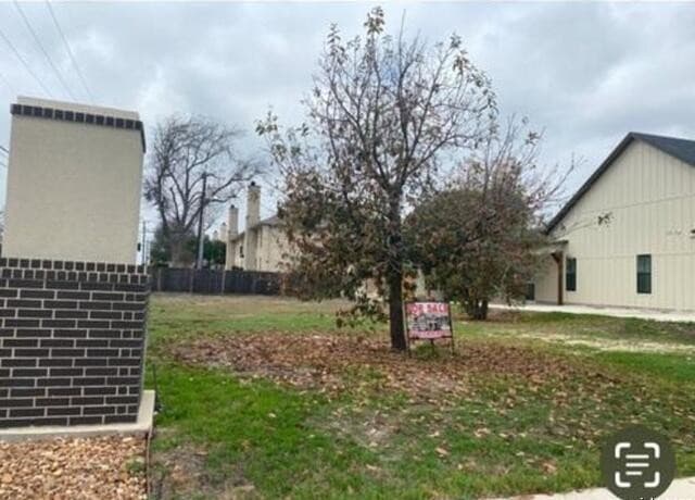 rental at 7103 Parkside Pl in San Antonio, TX — photo 2