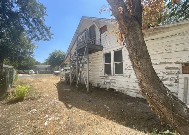 2-bedroom rental at 309 Mount Vernon Ct in San Antonio, TX — photo 3