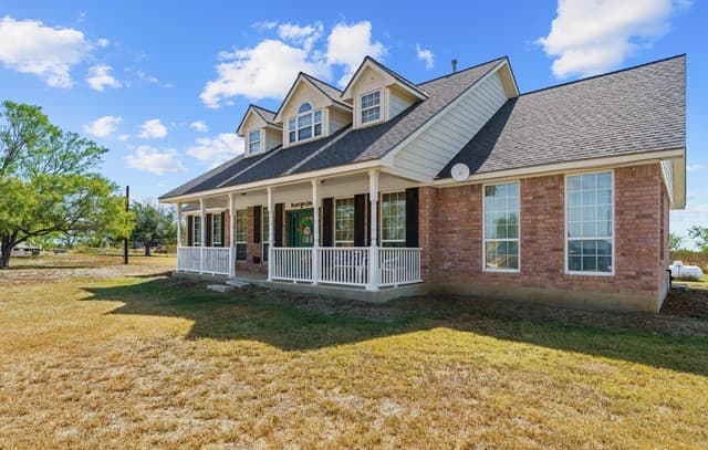 4-bedroom rental at 1411 Fm 3161 in Floresville, TX — photo 5
