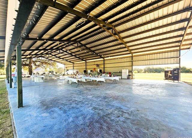 rental at 1309/1311 Hickory St in Jourdanton, TX — photo 3
