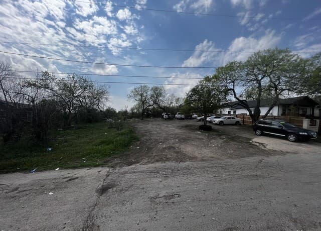 rental at 602 F St in San Antonio, TX — photo 1