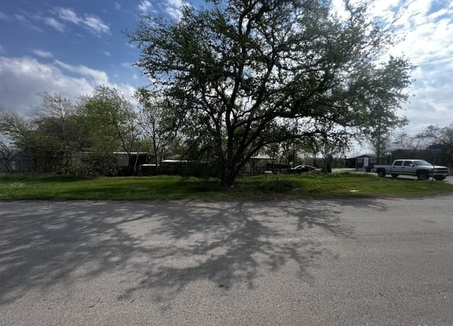 rental at 603 F St in San Antonio, TX — photo 2