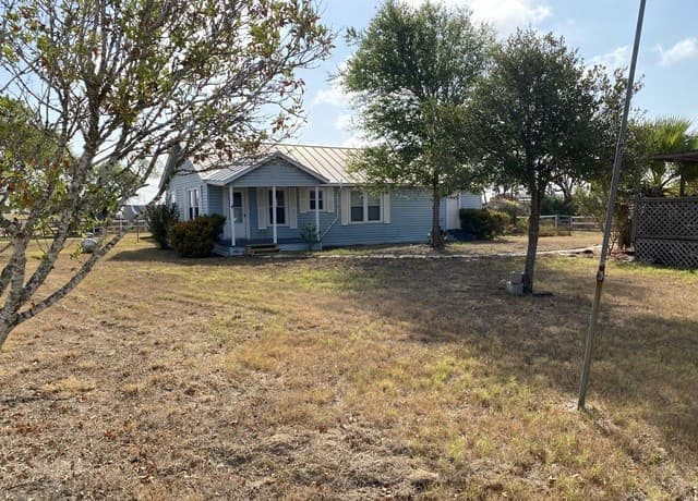 4-bedroom rental at 2667 County Road 134 in Floresville, TX — photo 1
