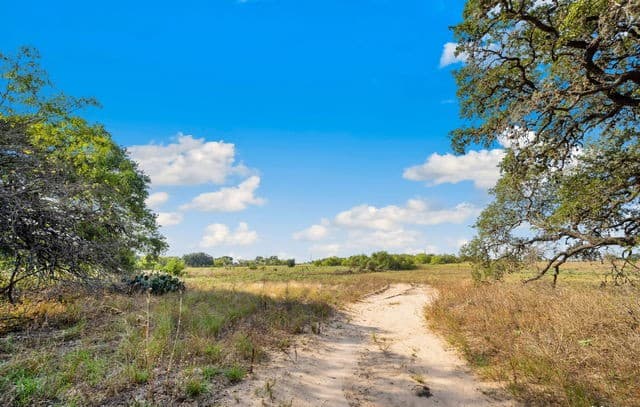 rental at 4401 Hardy Rd in Elmendorf, TX — photo 2