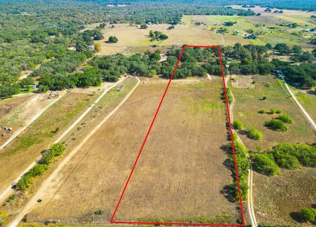 rental at 4401 Hardy Rd in Elmendorf, TX — photo 5