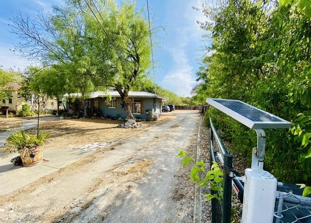 3-bedroom rental at 702 Everest Ave in San Antonio, TX — photo 4