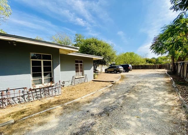 3-bedroom rental at 702 Everest Ave in San Antonio, TX — photo 5