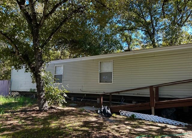 3-bedroom rental at 3911 Anaqua Dr in Elmendorf, TX — photo 5