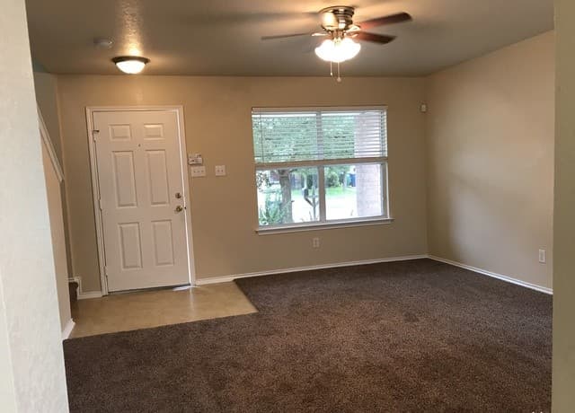 3-bedroom rental at 131 Booker Palm in San Antonio, TX — photo 2