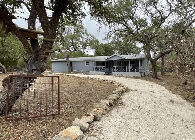 3-bedroom rental at 125 Pecan Dr in Spring Branch, TX — photo 1