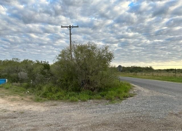 rental at 000 Christine Rd in Jourdanton, TX — photo 1