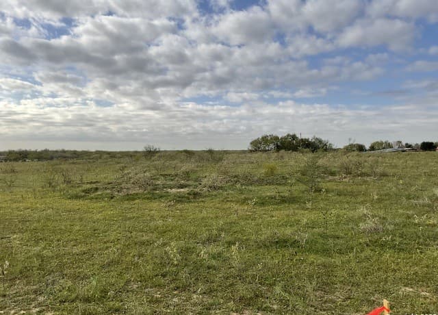 rental at 128 Sylas Hayes Loop in Leming, TX — photo 2
