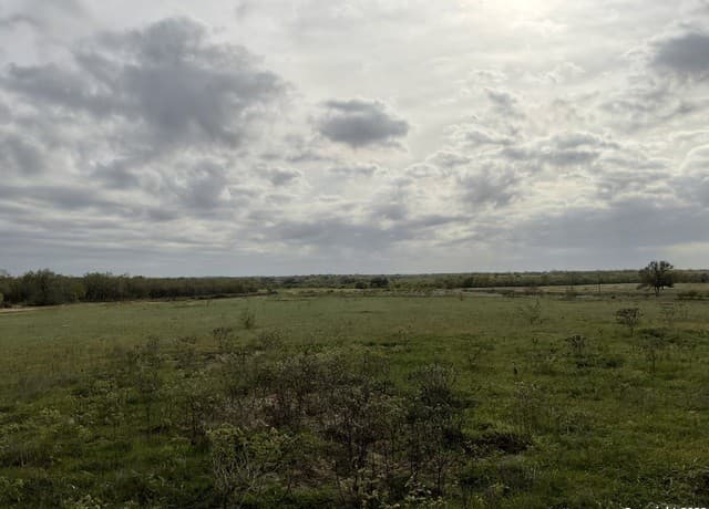 rental at 128 Sylas Hayes Loop in Leming, TX — photo 3