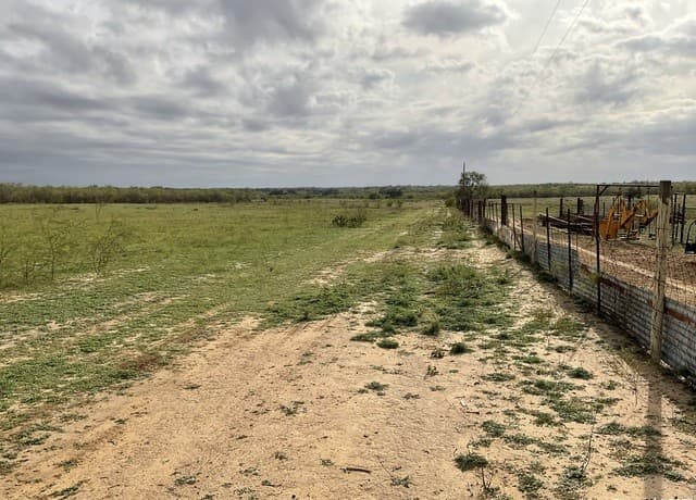 rental at 128 Sylas Hayes Loop in Leming, TX — photo 5