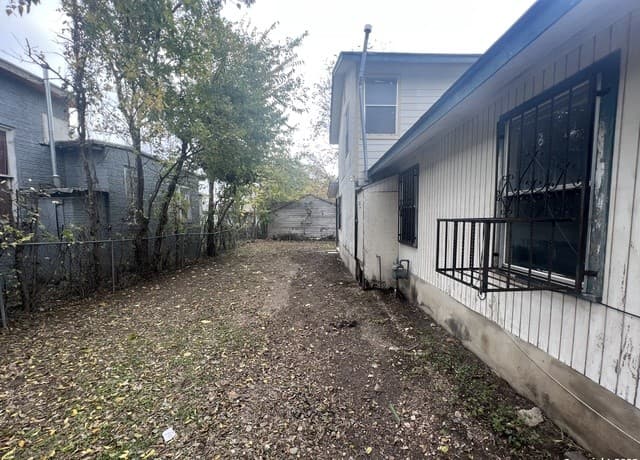 3-bedroom rental at 314 Quitman St in San Antonio, TX — photo 4