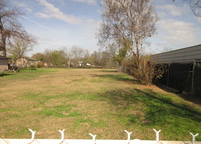 rental at 000 Eldridge Ave in San Antonio, TX — photo 3