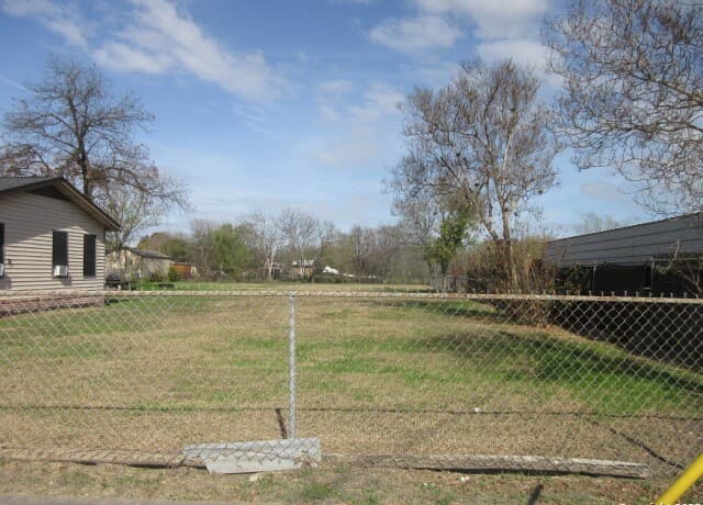 rental at 000 Eldridge Ave in San Antonio, TX — photo 4