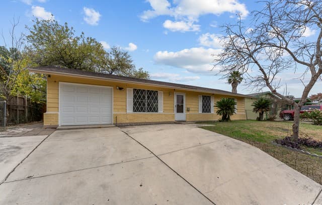 3-bedroom rental at 8627 Cape Valley St in San Antonio, TX — photo 5
