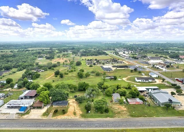 rental at 2315 Hwy 181 in Floresville, TX — photo 1