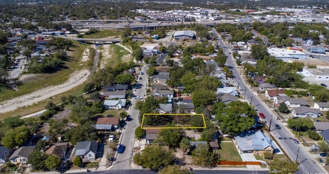 rental at 419 Cass Ave in San Antonio, TX — photo 1