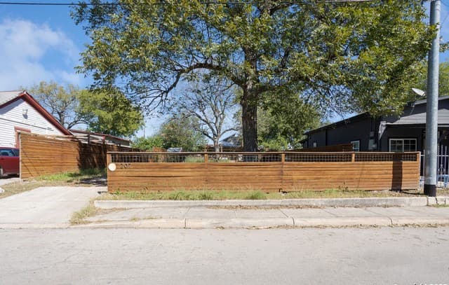 rental at 419 Cass Ave in San Antonio, TX — photo 3