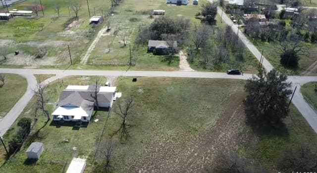 rental at 7224 County Road 5220 in Dhanis, TX — photo 2