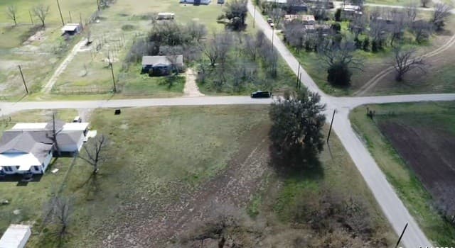 rental at 7224 County Road 5220 in Dhanis, TX — photo 3