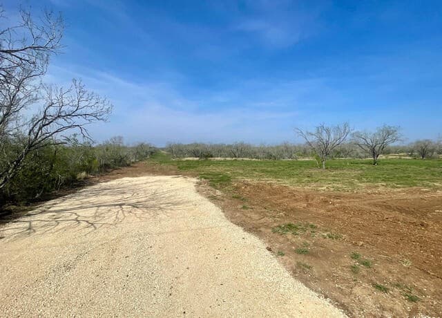 rental at TRACT 8 Fm 1332 in Jourdanton, TX — photo 2