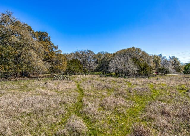 rental at 7911 Silver Spur Trail in Boerne, TX — photo 4