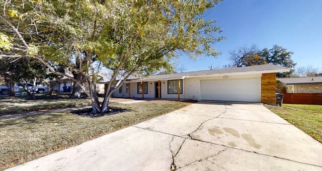 4-bedroom rental at 11214 Janet Lee Dr in San Antonio, TX — photo 2