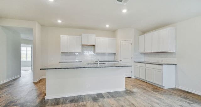 4-bedroom rental at 517 Twisting Stream in Cibolo, TX — photo 3