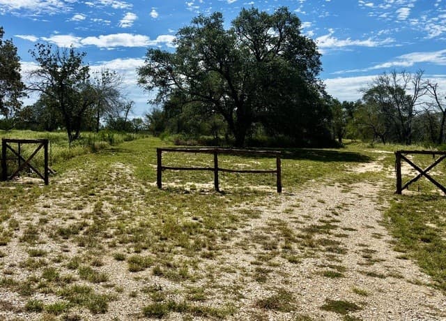 rental at 0 Cr 781 in Natalia, TX — photo 1