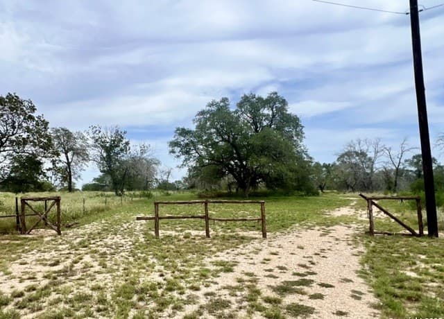 rental at 0 Cr 781 in Natalia, TX — photo 3