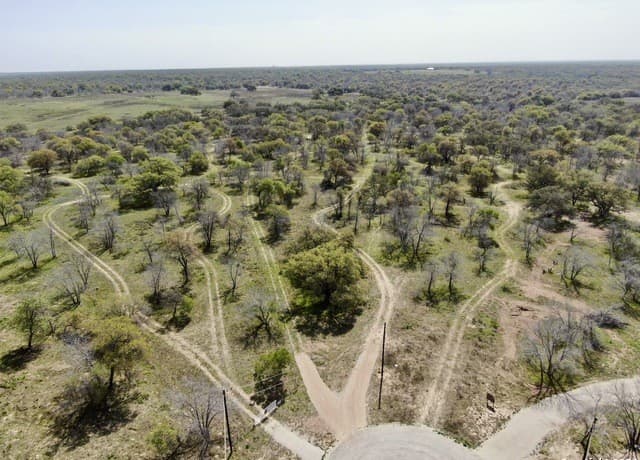 rental at 0 Cr 781 in Natalia, TX — photo 4