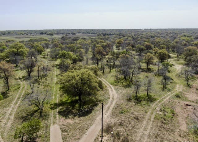 rental at 0 Cr 781 in Natalia, TX — photo 5