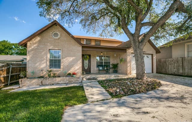 3-bedroom rental at 1131 Alametos in San Antonio, TX — photo 1